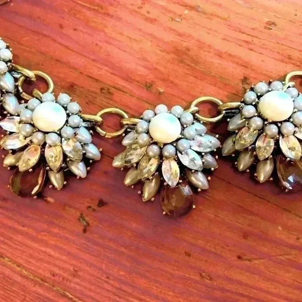 UNIQUE FLOWER NECKLACE  - ADJUSTABLE